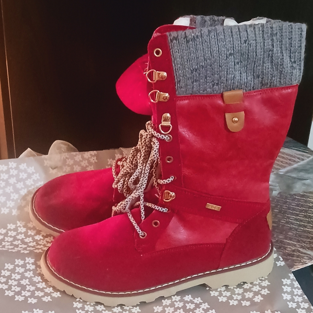 New red oil resistant boots size 43